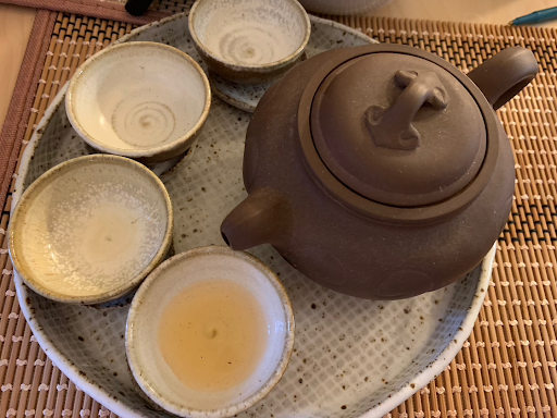 一张茶具的图片。