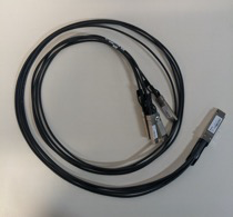 相片：QSFP+ 至 4xSFP+ 網路線